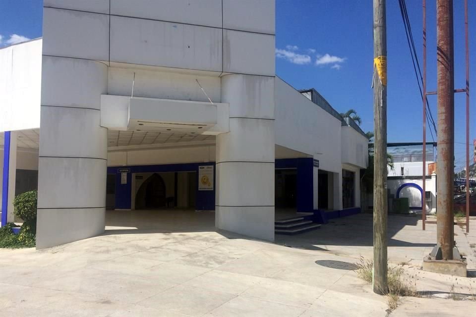 La construcción donde se encontraban las oficinas y la exhibición de autos Ford en Chilpancingo ya fue desmantelada.