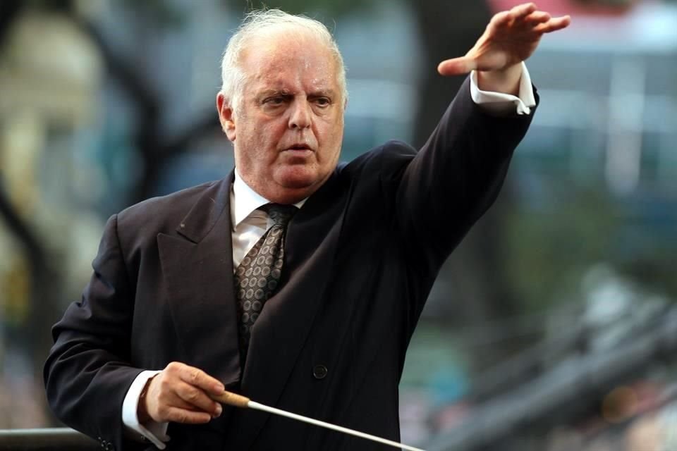 El director de orquesta Daniel Barenboim devolvió su galardón Echo en protesta por la concesión del premio a los raperos Farid Bang y Kollegah, que tienen letras con tintes antisemitas.