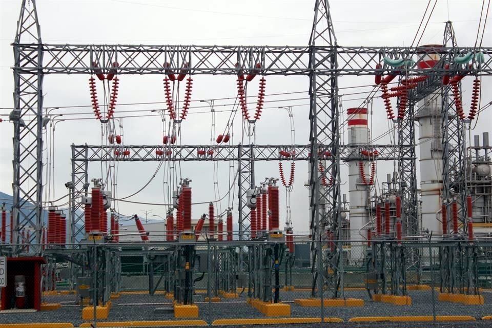 La española Iberdrola acordó la venta de 8 mil 539 MW de capacidad de gas de ciclo combinado y de un parque eólico en México por 6 mil millones de dólares.