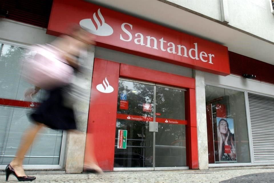 Santander destacó que es el único banco mexicano listado tanto en la Bolsa Mexicana de Valores como en el NYSE.