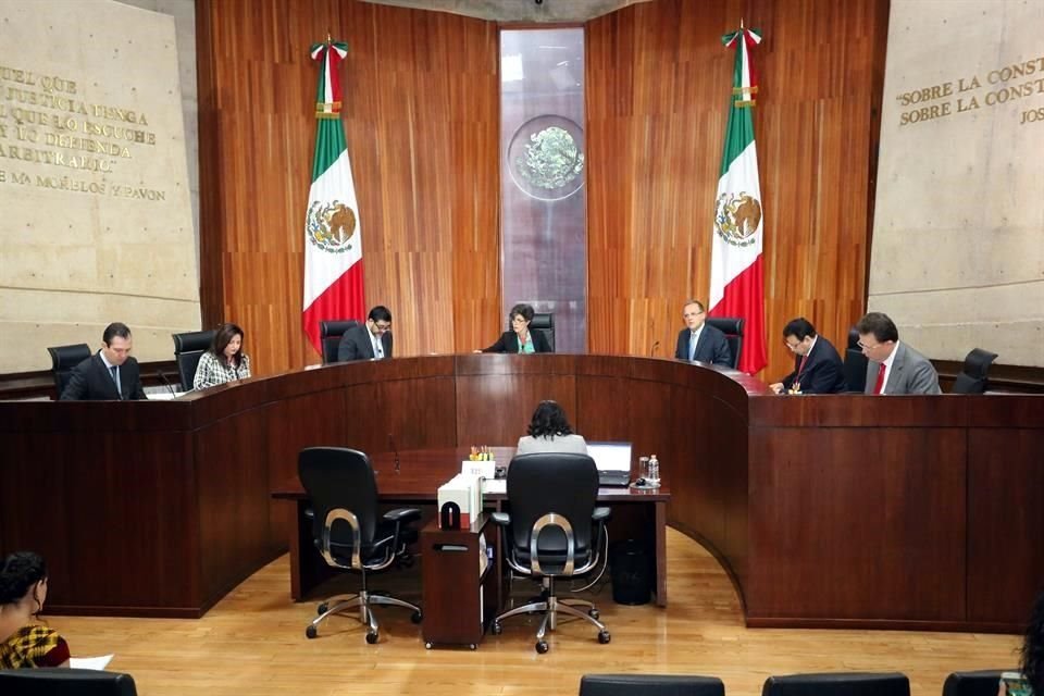 El Presidente López Obrador dijo que su Gobierno no se mete en la vida interna de otros poderes, al ser cuestionado por la acusación de un magistrado a la presidenta del TEPJF.