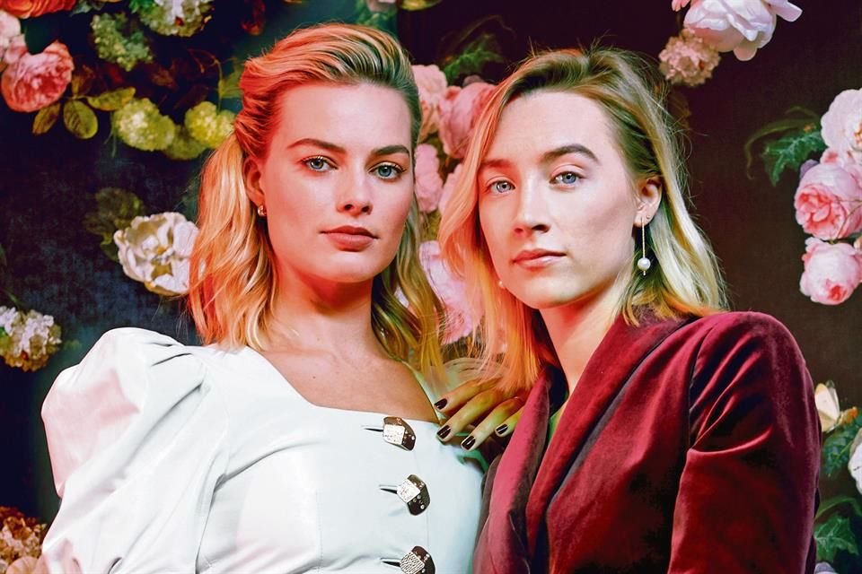 Saoirse Ronan y Margot Robbie se ponen en la piel de María Estuardo e Isabel I respectivamente para enfrentarse en un duelo de poder.