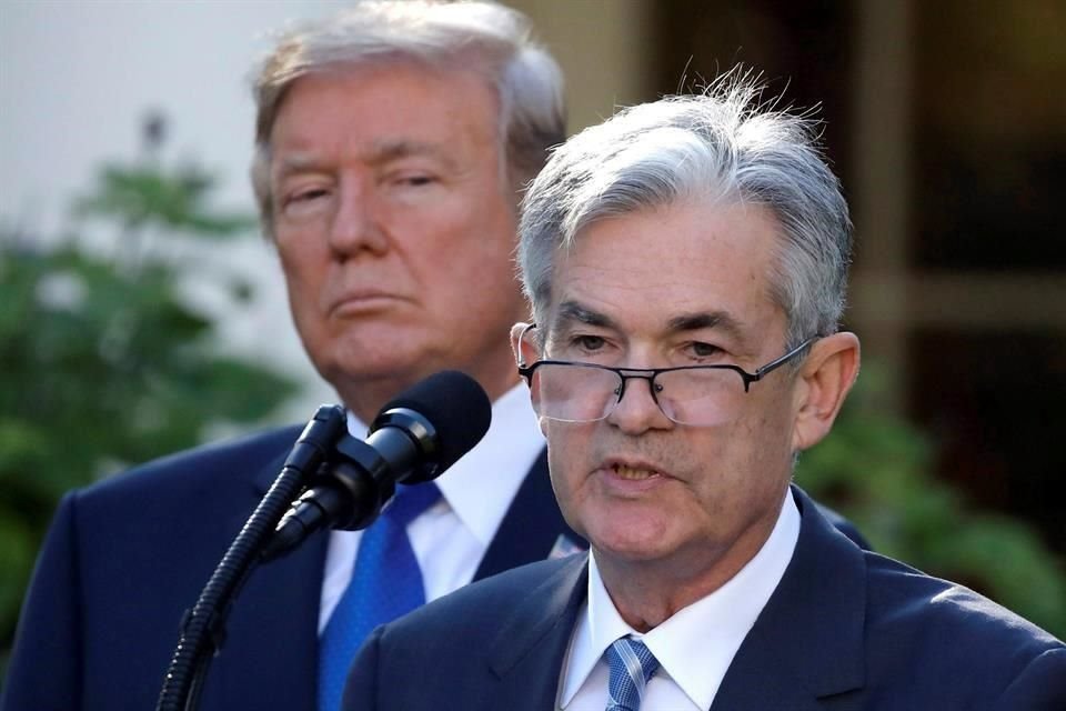 El Presidente Donald Trump y el jefe de la Reserva Federal estadounidense, Jerome Powell.