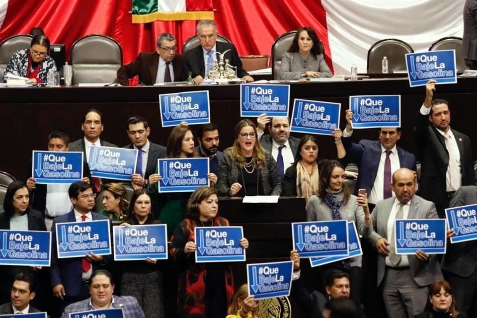 Durante la discusión de la Ley de Ingresos legisladores de Oposición pidieron desde Tribuna que baje la gasolina.