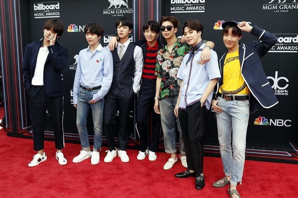 BTS es la primera agrupación surcoreana en llegar a la cima del top 200 de Billboard.