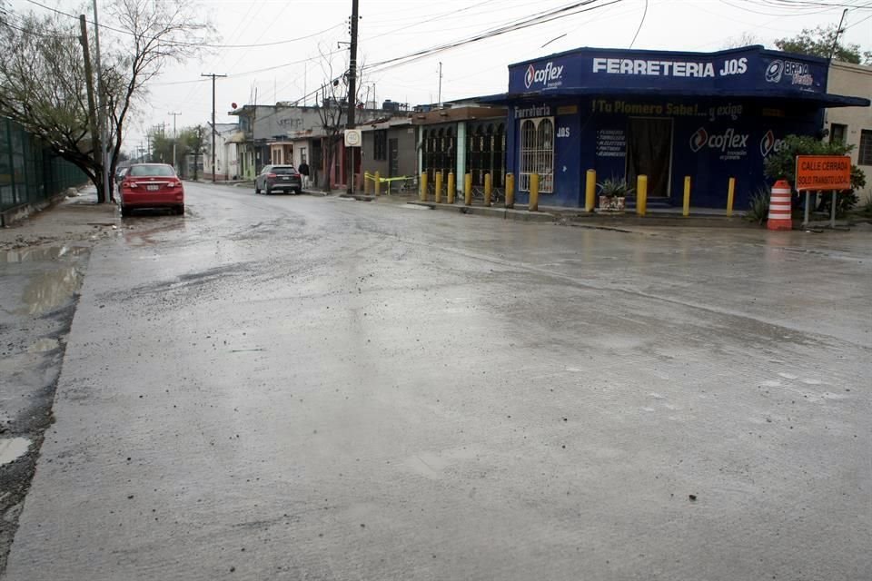 Arteaga, que corre paralela a Madero, luce ya con concreto en todo el tramo entre Venustiano Carranza y Pablo González, luego de ser una de las arterias más dañadas en el primer cuadro de la Ciudad.