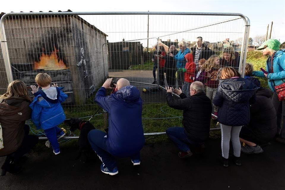 El galerista John Brandler dijo que prestará la obra al menos un par de años a la ciudad de Port Talbot para fomentar el turismo.