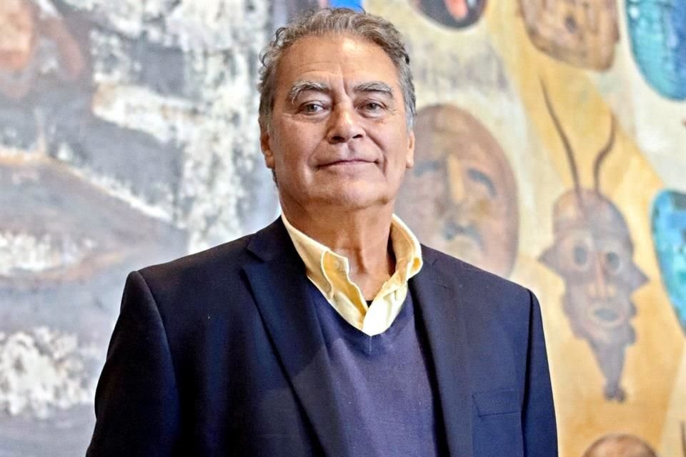 Eduardo Diazmuñoz asume la dirección de la Orquesta Sinfónica de la UANL.