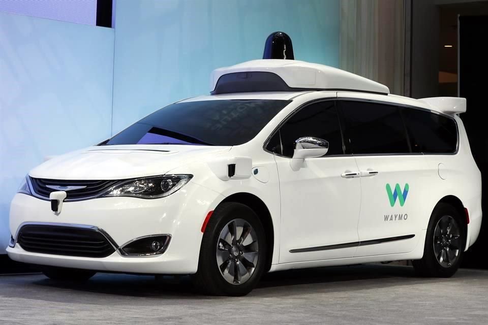 Waymo realiza pruebas en condiciones reales con la Pacífica en Phoenix, Arizona.