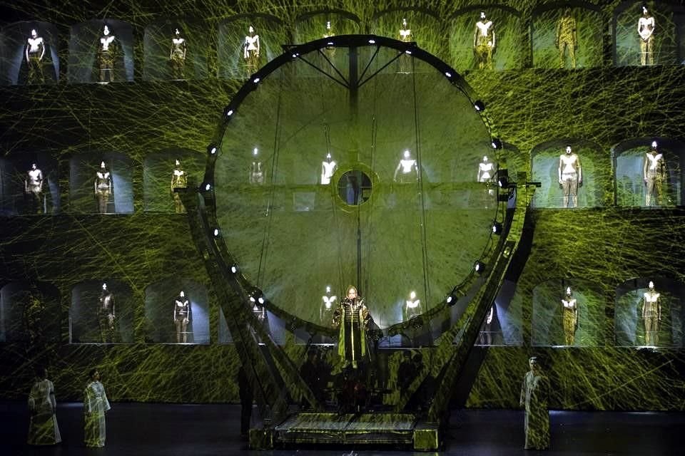 Villazón ha programado unos 60 espectáculos, desde funciones de danza, marionetas y música de cámara hasta grandes espectáculos escénicos, como la adaptación de 'Thamos, Rey de Egipto'.