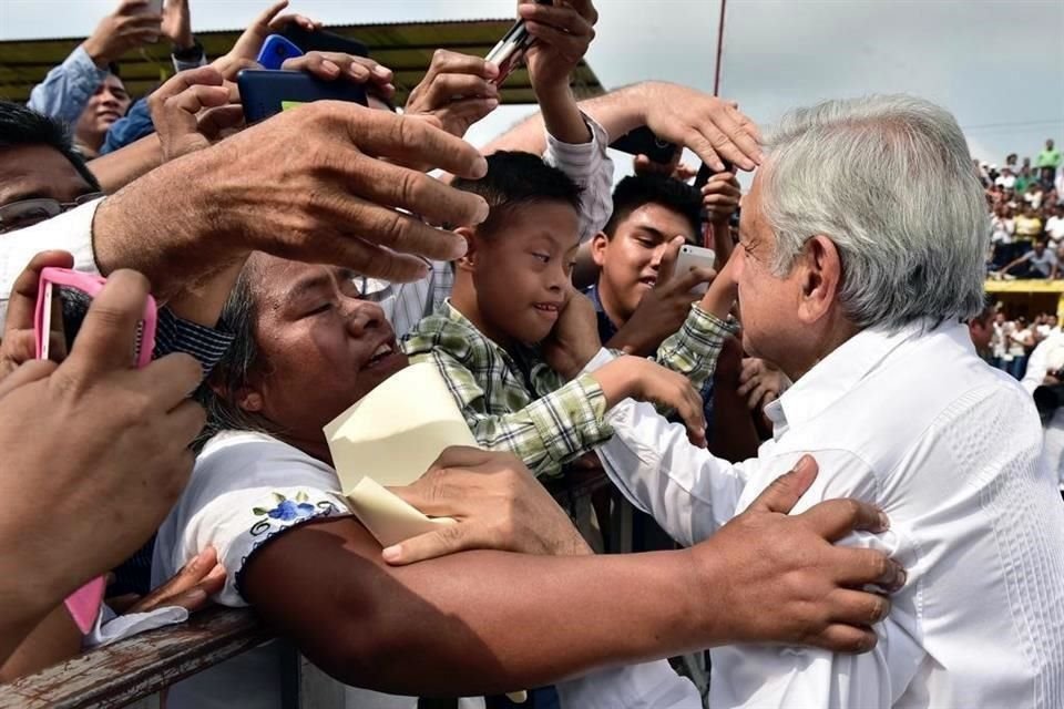 López Obrador dijo que en Veracruz hay retraso en el levantamiento del censo, por lo que llamó la atención del Gobernador Cuitláhuac García.