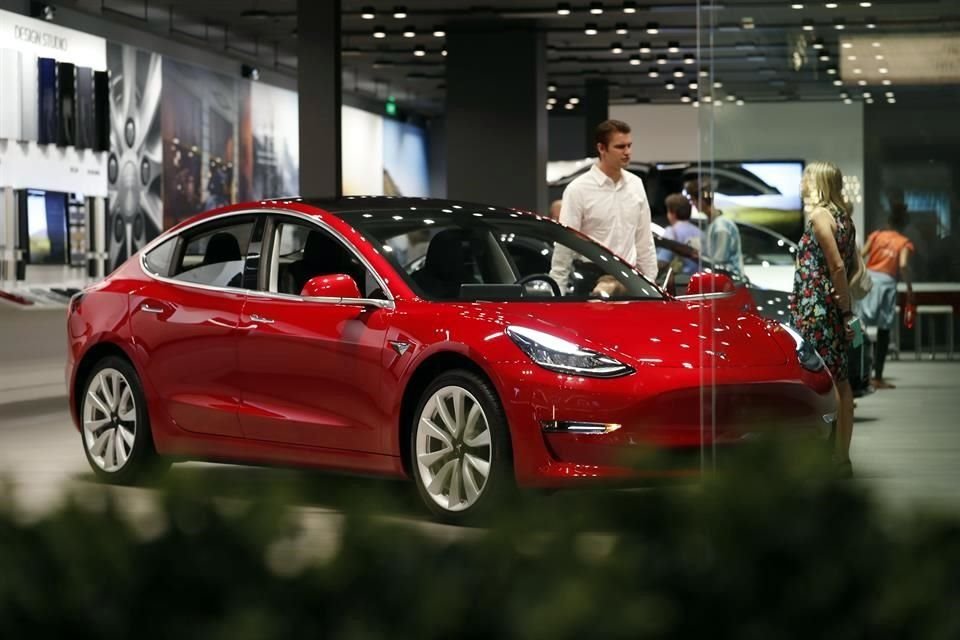 En enero, Tesla redujo el precio de su Model 3 en 2 mil dólares.