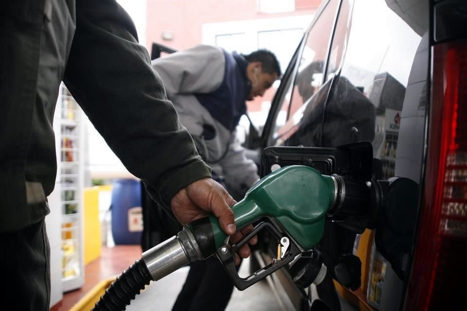 Pese a promesa de combustibles ms baratos, el precio promedio de la gasolina regular en la Ciudad de Mxico es 60% ms cara que en Texas.