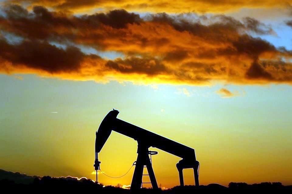 El WTI ganó 0.49 por ciento, en 51.42 dólares por barril.