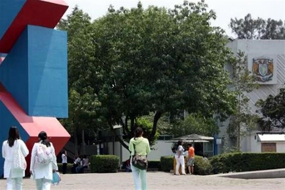 Dos alumnos de la FES Zaragoza fueron baleados por una persona sin motivo aparente, por lo que la UNAM condenó los hechos.