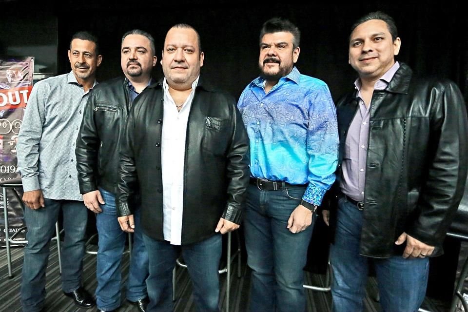 El grupo Pesado pretende hacer un concierto de cuatro horas y media en Monterrey.