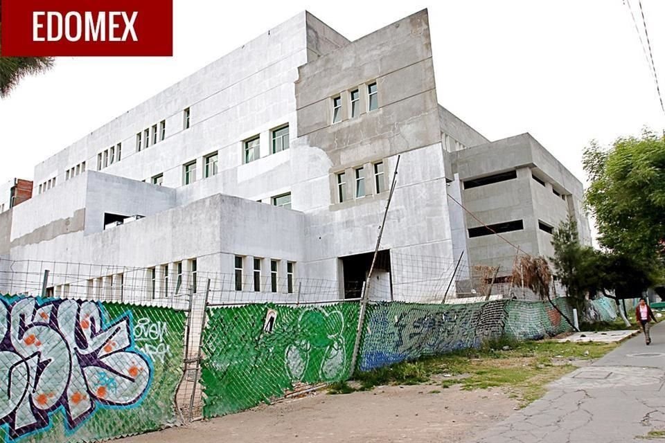 En Ecatepec, el hospital oncolgico permanece en el abandono a la espera de ser rescatado.