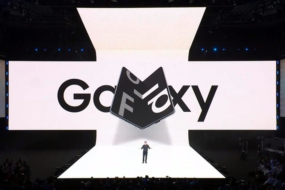 El Galaxy Fold abierto forma un panel de 7.3 pulgadas.