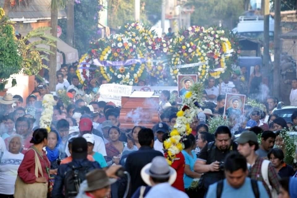 Pobladores y activistas despidieron a Samir Flores.