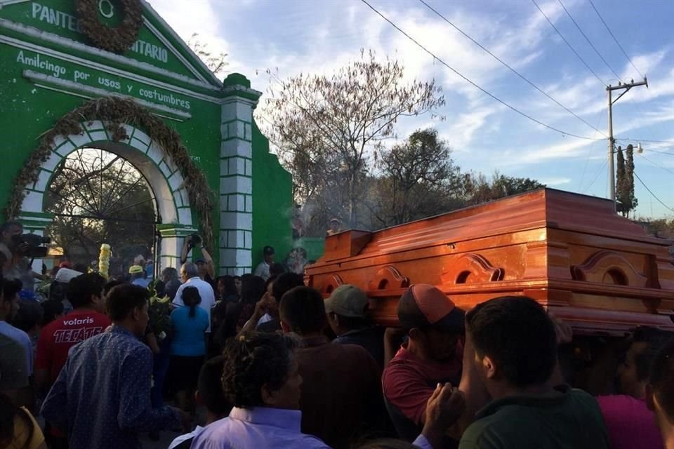 El activista fue sepultado en el panteón de  Amilcingo, Morelos.