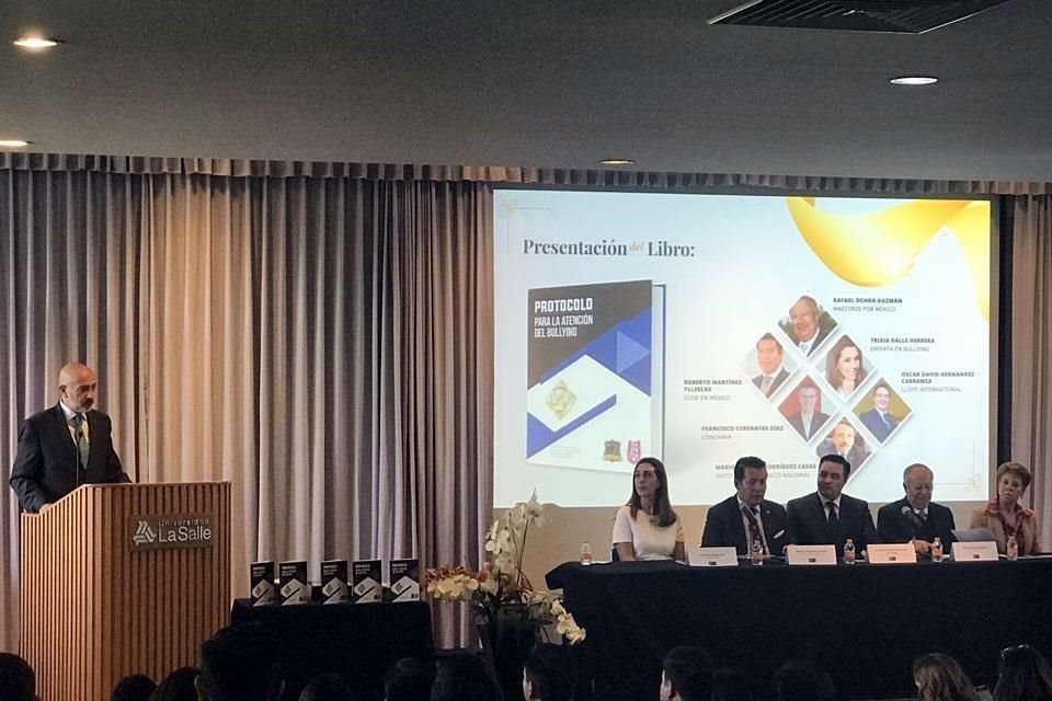Un grupo de expertos presentó el libro 'Protocolo para la atención del bullying'.