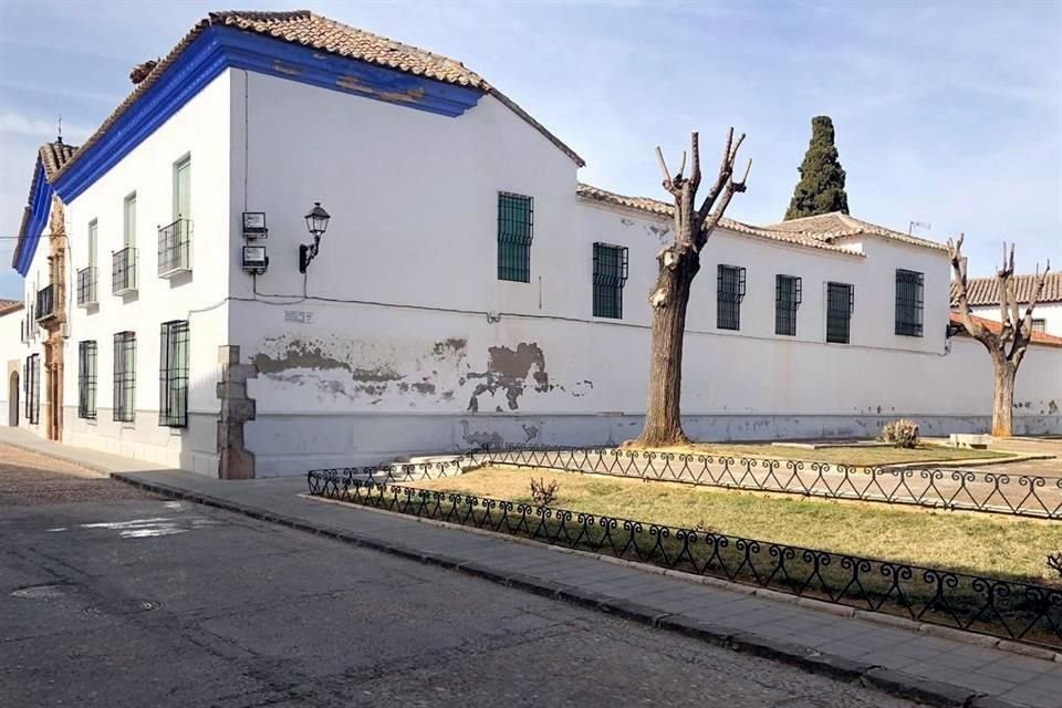 El palacio de Fernández fue construido en el siglo 16 y está frente a la plaza principal de Almagro.