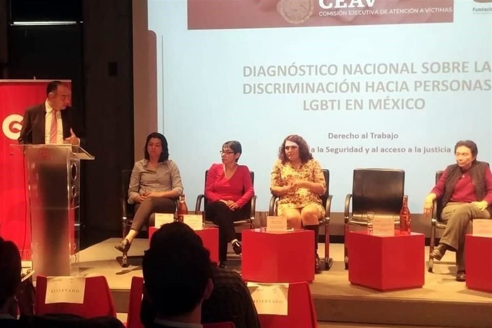 En el evento, el titular de la CEAV, Jaime Rochín, hizo un llamado para que todas las instituciones se sumen al compromiso del respeto a los derechos de la comunidad LGBTI.