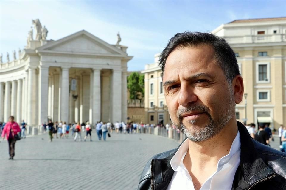 El cineasta Jesús Garcés Lambert investiga una posible obra de Caravaggio en México, encargada por una congregación.