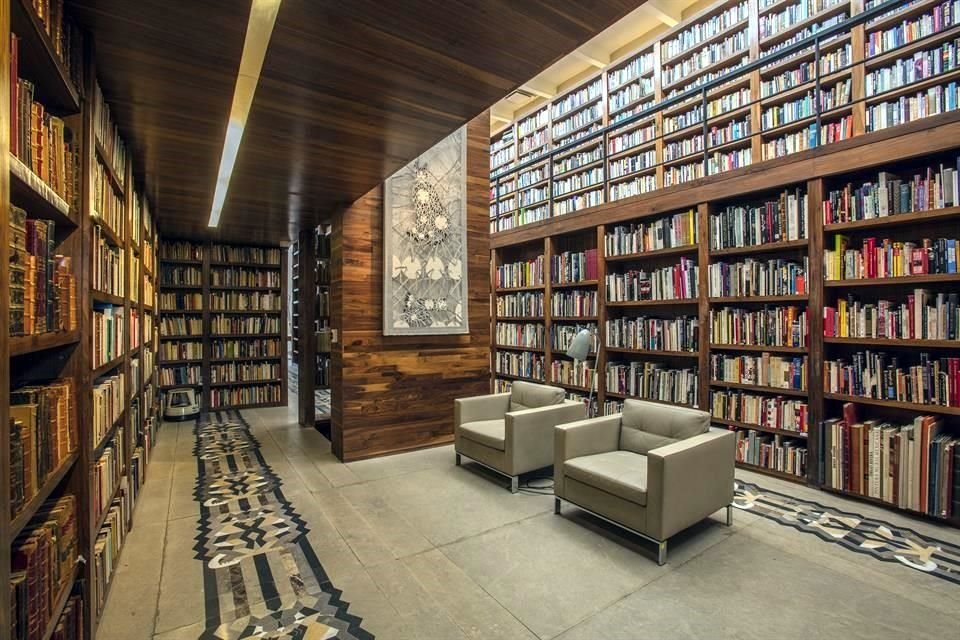 La Biblioteca Personal de Monsiváis en la Biblioteca de México es la más visitada de las bibliotecas personales que resguarda el recinto de la Ciudadela.