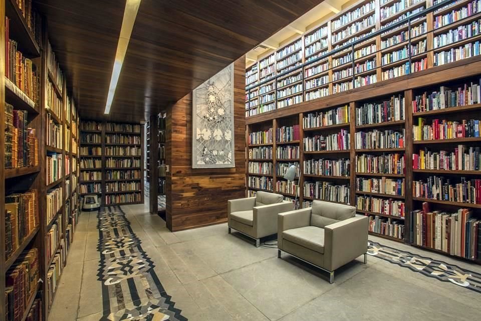 La Biblioteca Personal de Monsiváis en la Biblioteca de México es la más visitada de las bibliotecas personales que resguarda el recinto de la Ciudadela.