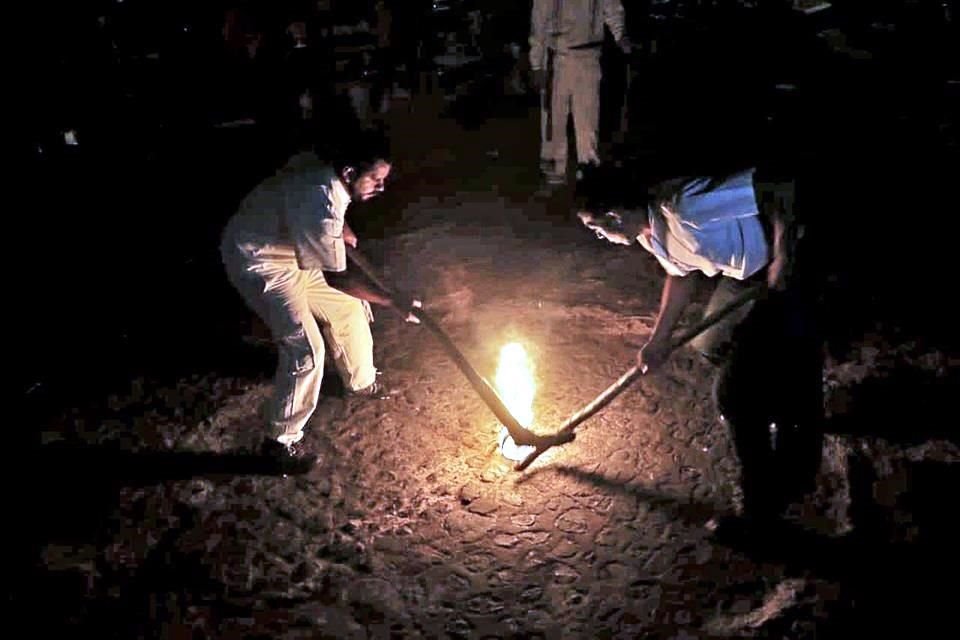 Al cierre de la primera jornada, se realizó una exhibición de Uarhukua Chanakua, o juego de pelota purépecha.