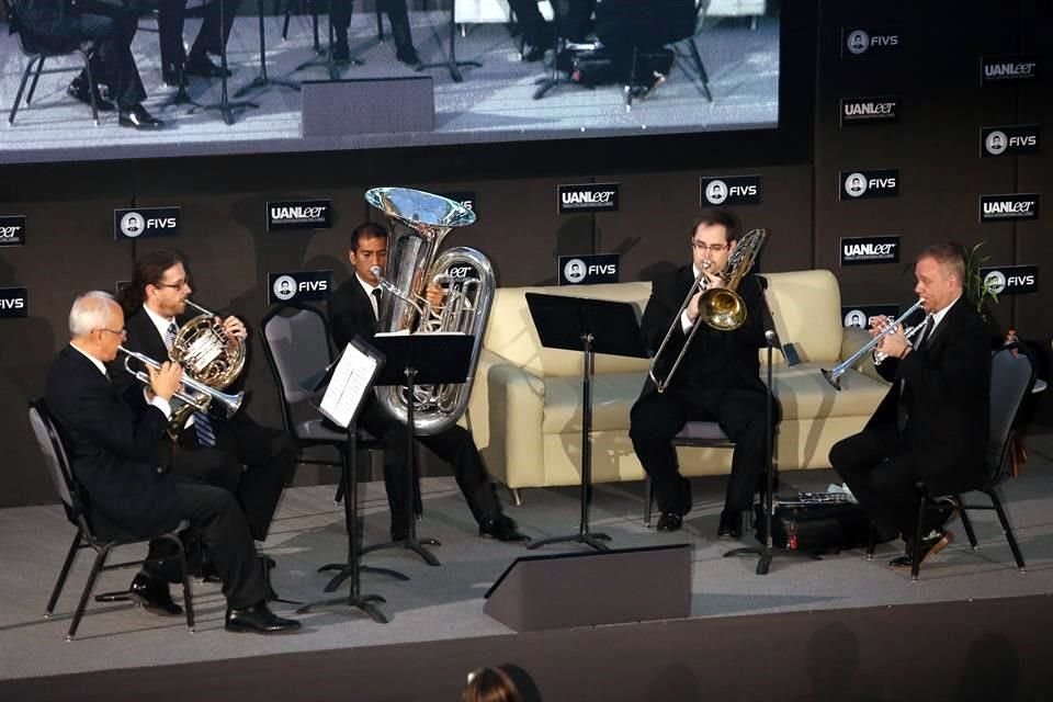 El Ensamble de Metales de la Orquesta Sinfónica de la UANL deleitó con su música a los asistentes al Foro.