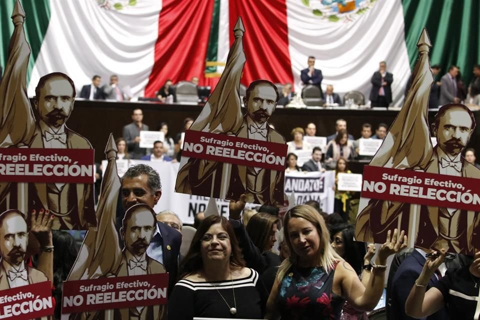 La Oposición advierte riesgo de reelección.