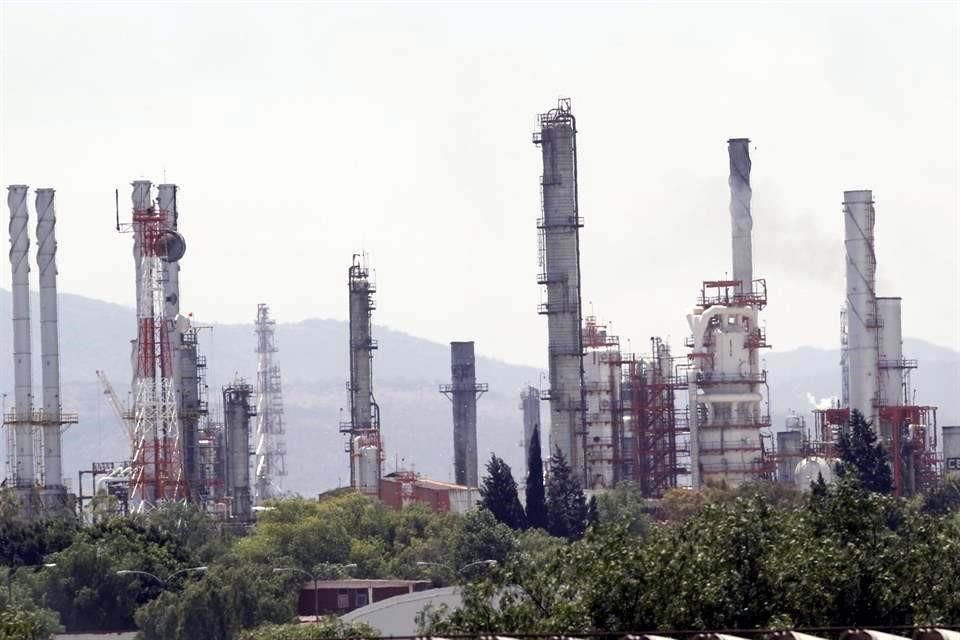 La capacidad de refinación de Pemex ha ido en picada.