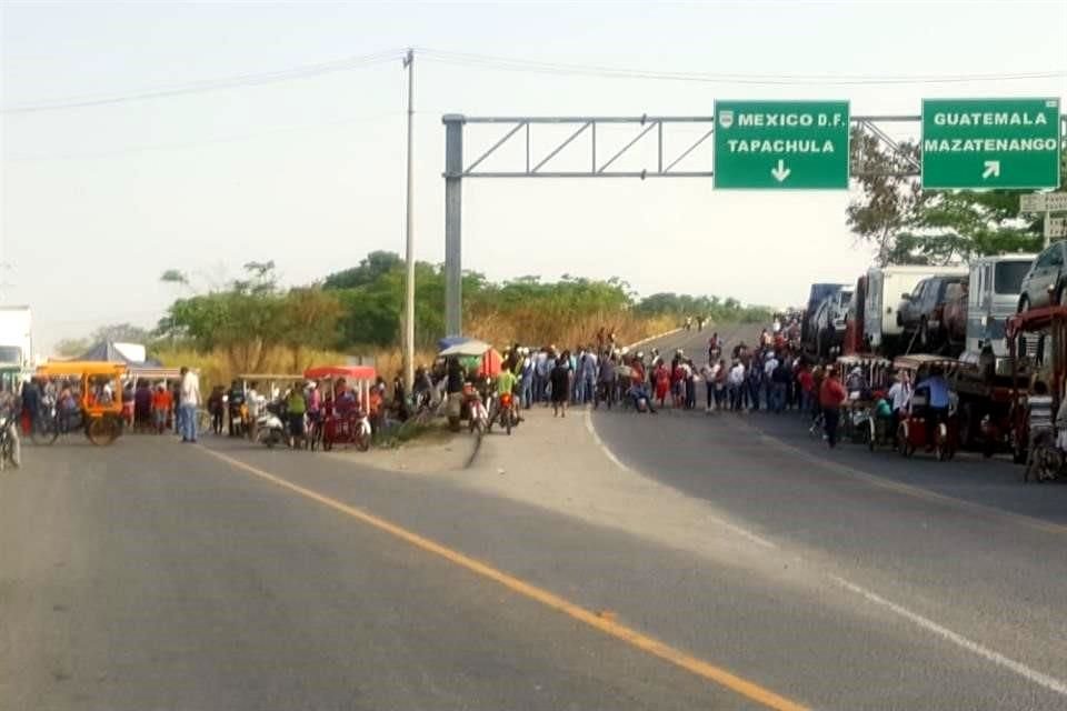 Los inconformes demandan atención del Gobierno federal.