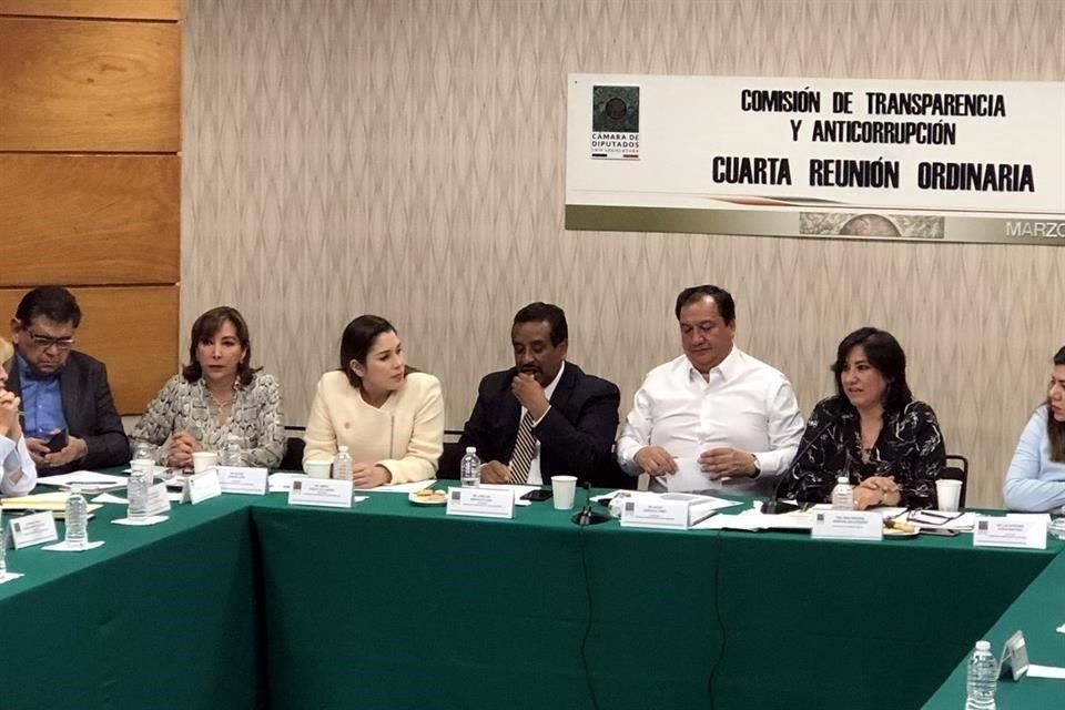 La Secretaría de la Función Pública, Irma Eréndira Sandoval, participó en la reunión con la Comisión de Transparencia y Anticorrupción.