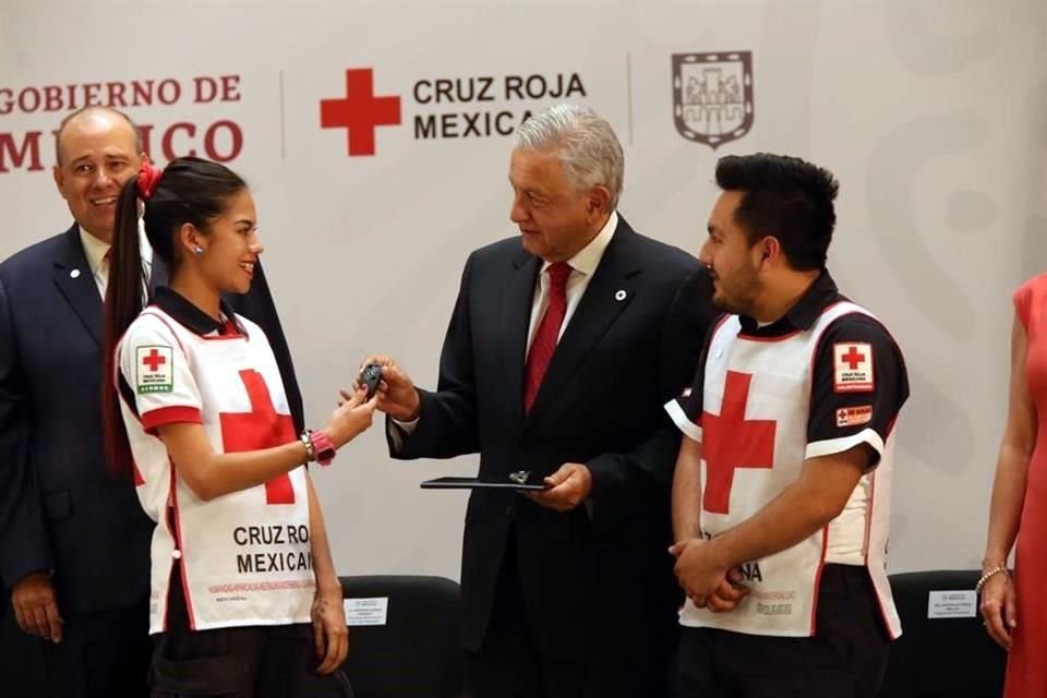 El Presidente comparó la labor de la Cruz Roja con la de instituciones gubernamentales que actúan en momentos de desastre.