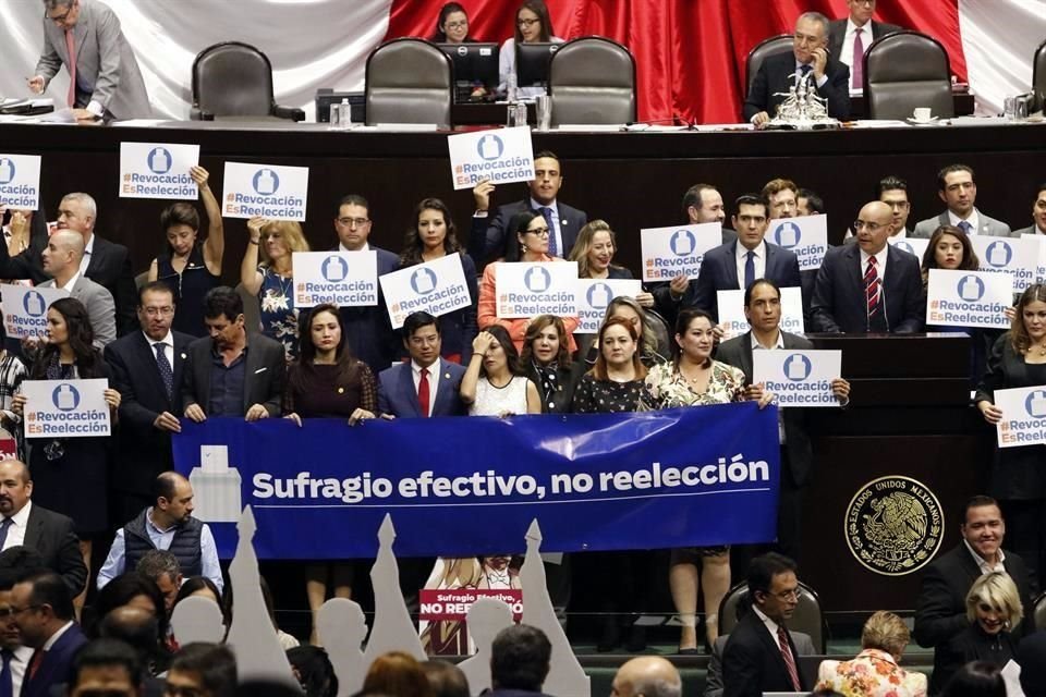 Legisladores de Oposición se han manifestado en contra de la reforma al señalar que López Obrador busca reelegirse.