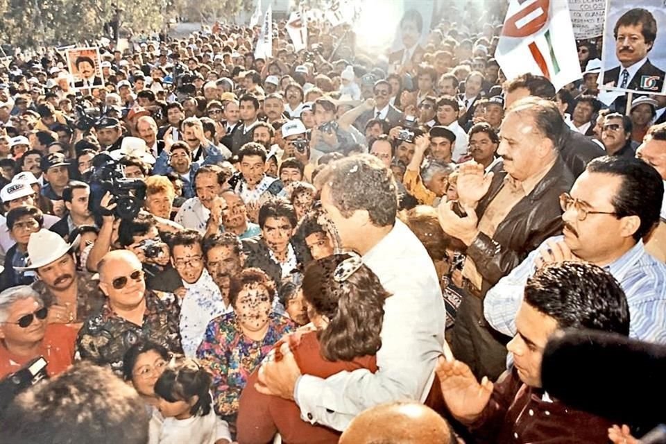 Luis Donaldo Colosio durante un acto de campaña hace 25 años.