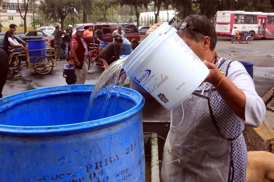 Especialistas señalan que el acceso al agua en el País está limitado por la corrupción en programas y obras.