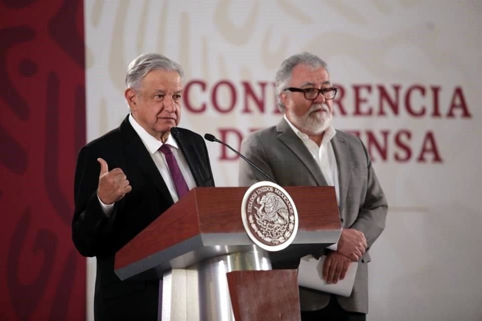 El Presidente en su conferencia en Palacio Nacional.