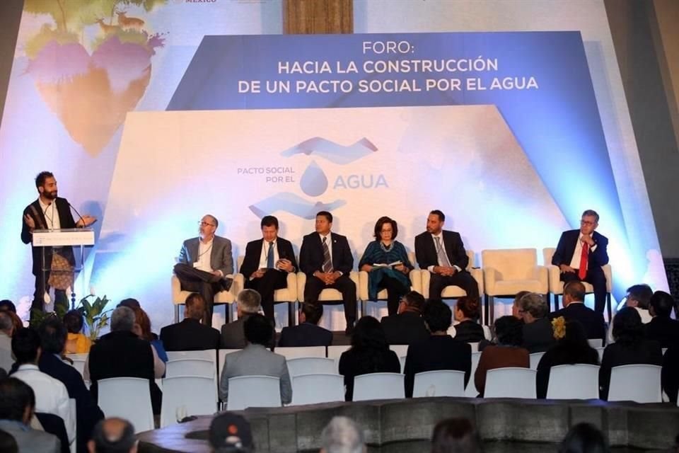 El grupo de expertos se encuentra reunido en el foro para la construcción de un pacto social por el agua, mediante el cual buscan incidir en un nuevo modelo de gestión hídrica.