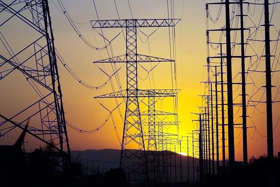 La SCJN declaró inconstitucional la reforma impulsada en marzo 2021 a la Ley de la Industria Eléctrica, que favorecía a CFE sobre privados.