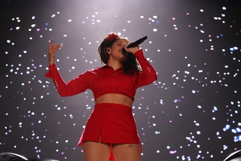 El pop urbano de Rosalía llenó los oídos de miles de fans anoche, en el Foro Pegaso.