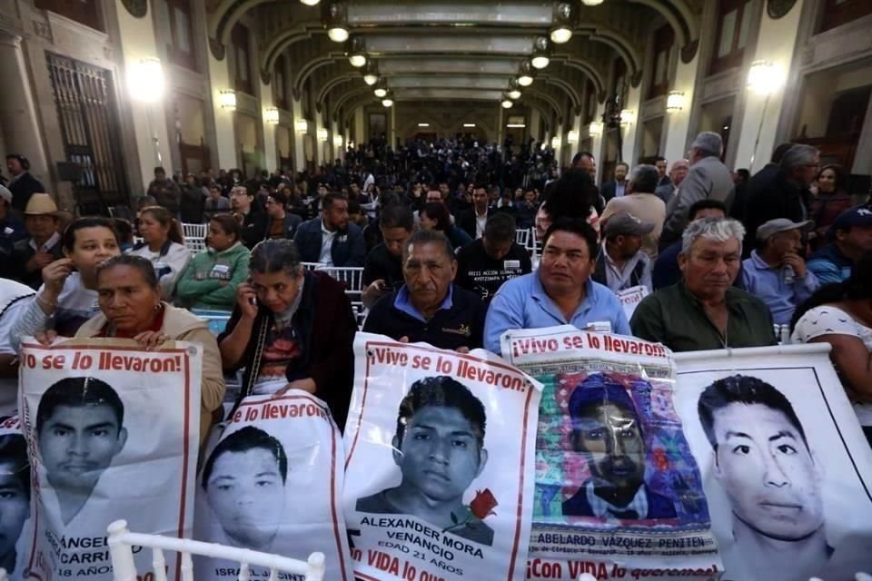 La firma del convenio se hará en presencia de familiares de los 43 normalistas desaparecidos en Iguala, Guerrero, el 26 de septiembre de 2014.