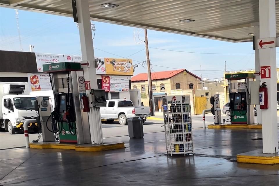 En el dictamen también se aborda la obligación de que distribuidores de gasolina coloquen dispositivos GPS en pipas.