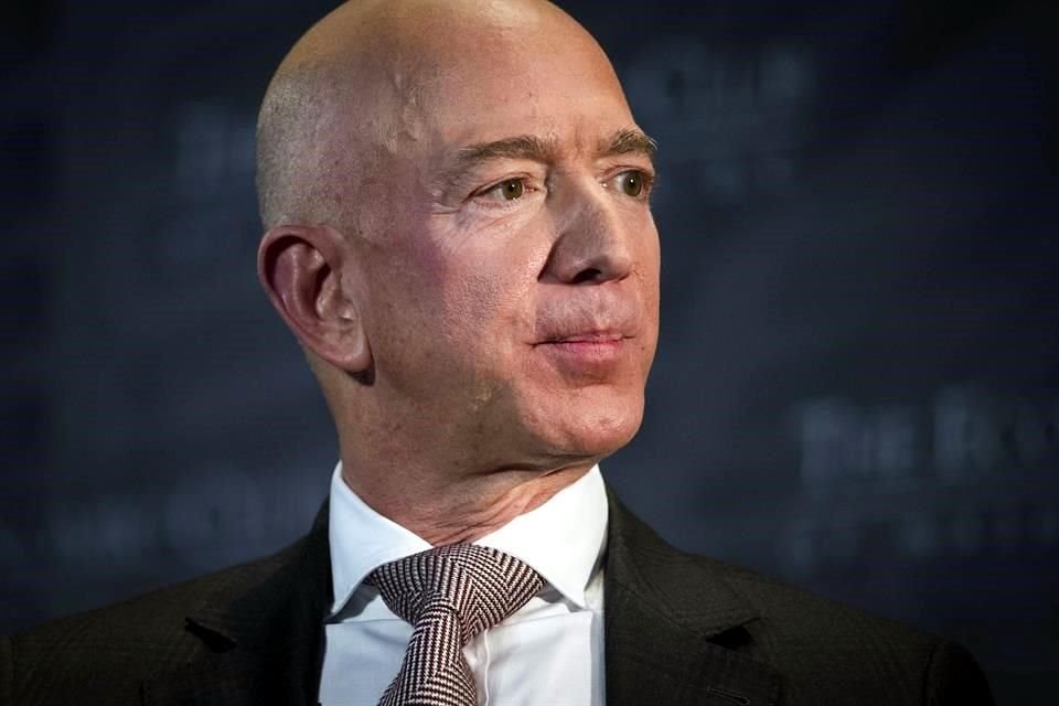 Bezos posee 189 mil 800 mdd según el índice de multimillonarios de Bloomberg. 