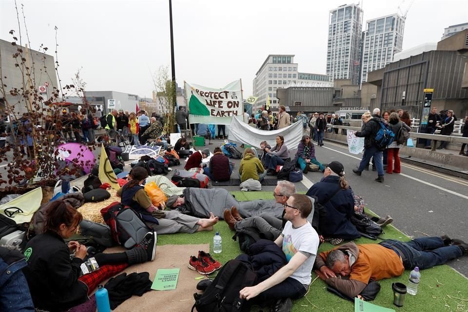 Más de cien personas fueron detenidas en Londres por protesta ecologista para exigir al Gobierno medidas concretas contra cambio climático.