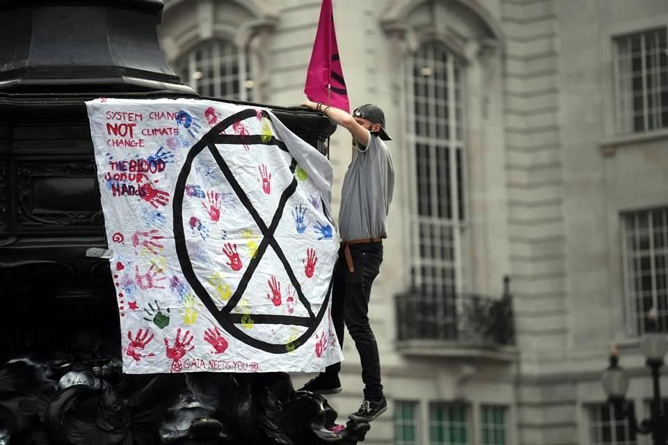 Casi 300 personas fueron detenidas en últimos días en Londres por protestas de grupo ecologista que exigen medidas contra cambio climático.