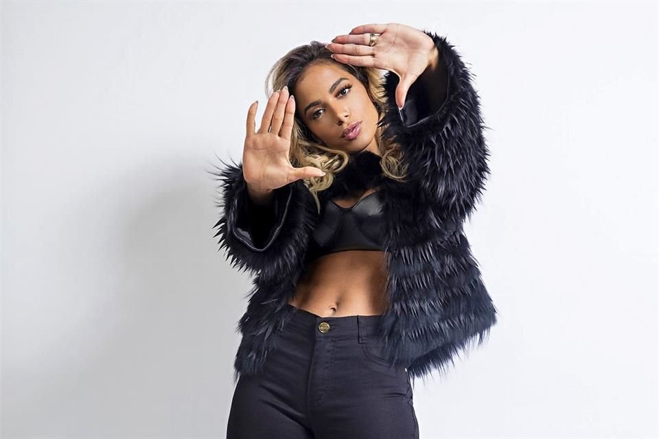 Anitta se colocó en las listas de Latin Pop Álbum y Latin Albums de la revista Billboard con su disco 'Kisses'.